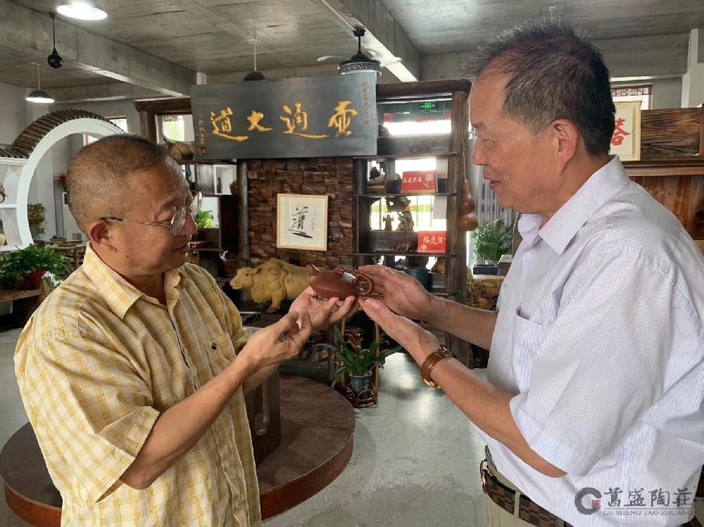 香港书法家协会副主席高章臣参访葛盛陶庄