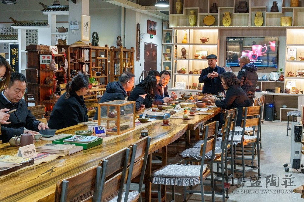 河南三门峡领导一行参观访问葛盛陶庄