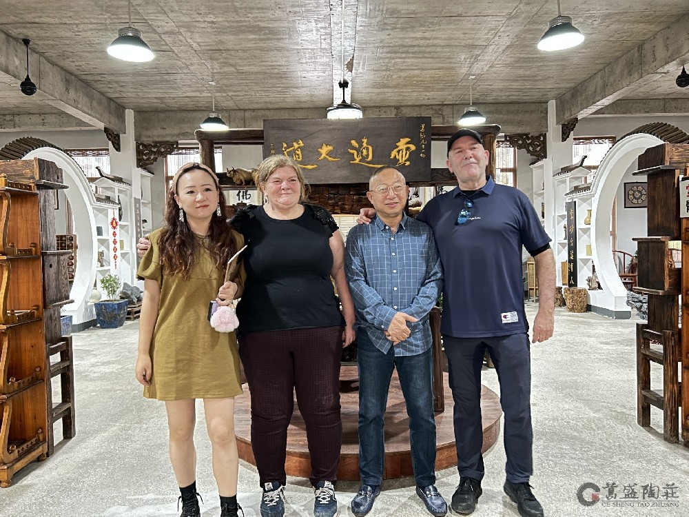 英国友人走进葛盛陶庄，体验宜兴陶生活